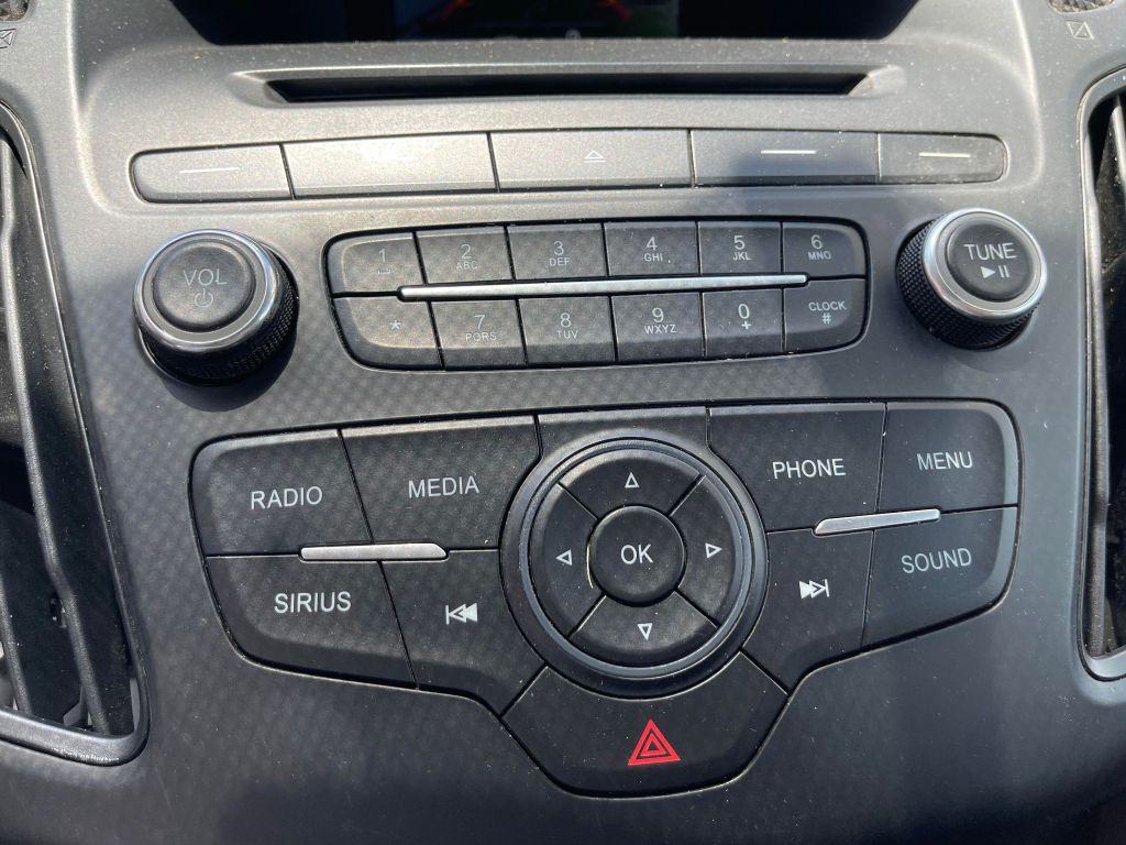 2016 Ford Focus Image 32