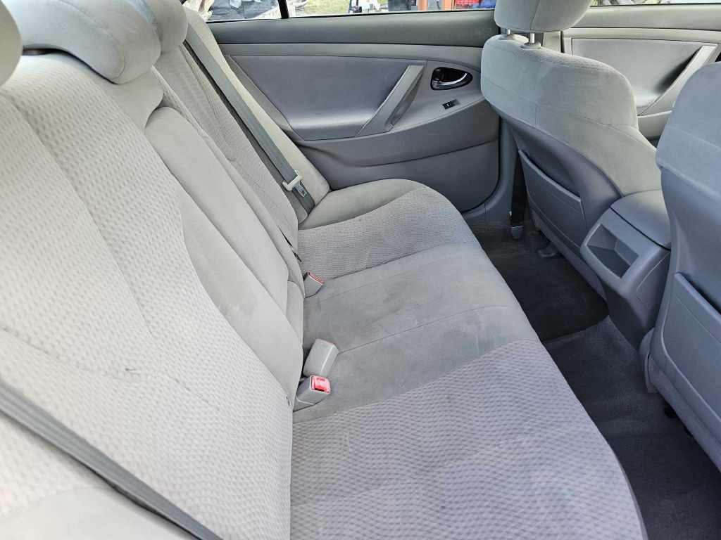 2010 Toyota Camry Image 7