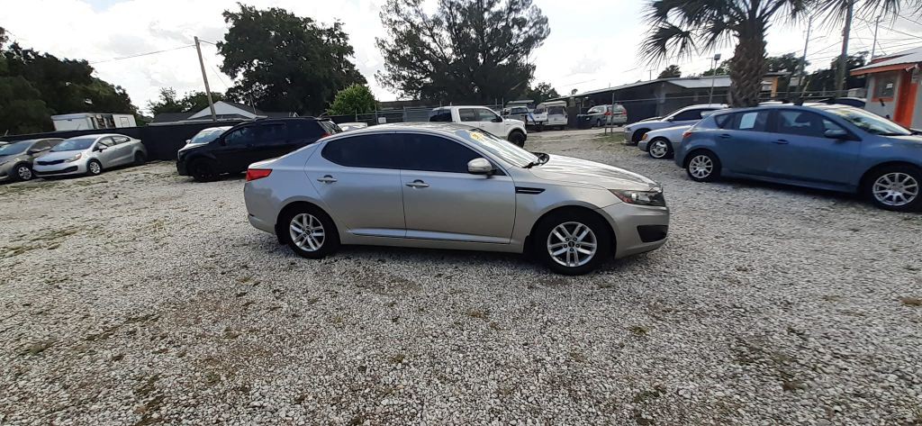 2011 Kia Optima Image 3