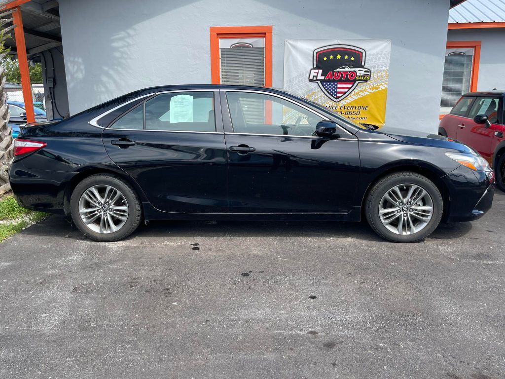 2017 Toyota Camry Image 5