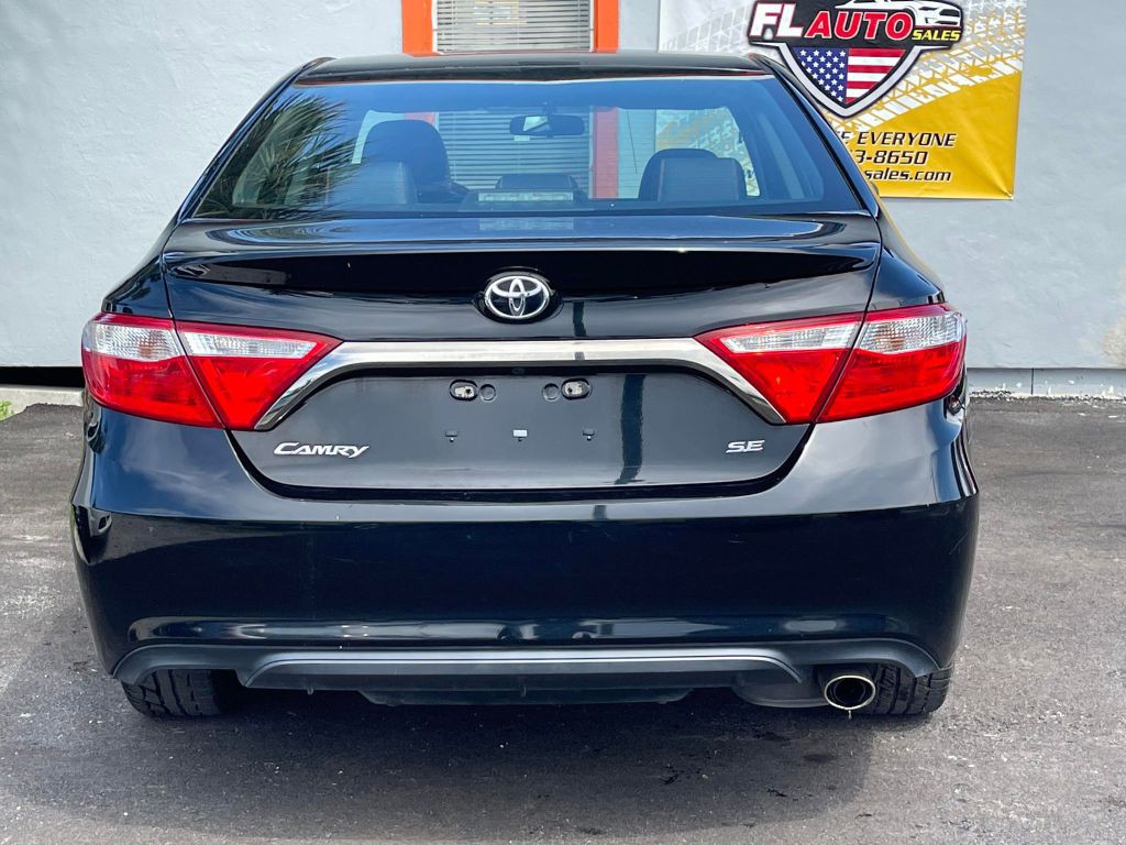 2017 Toyota Camry Image 8