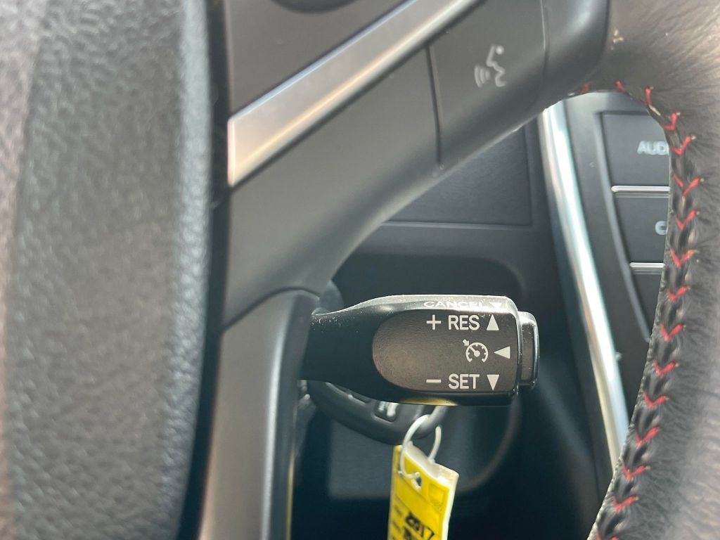 2017 Toyota Camry Image 9