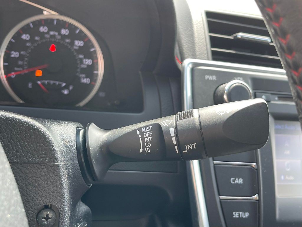 2017 Toyota Camry Image 11