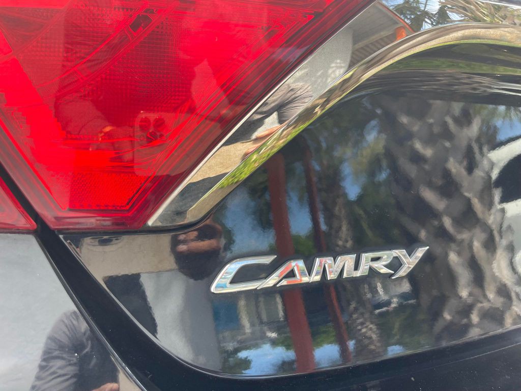 2017 Toyota Camry Image 12