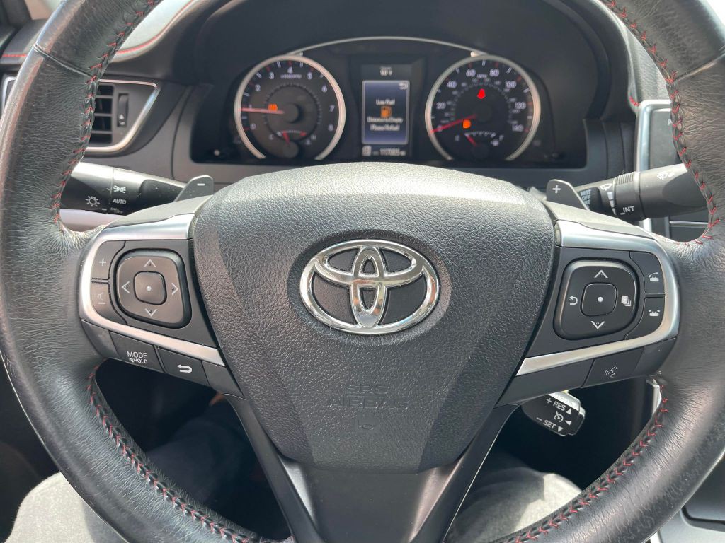 2017 Toyota Camry Image 13