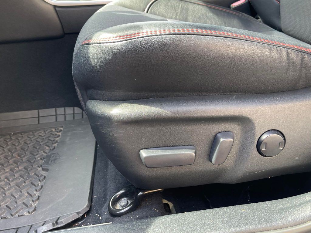 2017 Toyota Camry Image 16