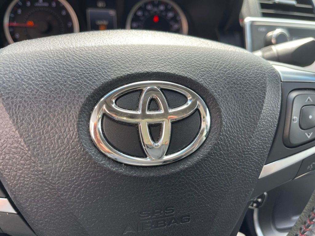 2017 Toyota Camry Image 23