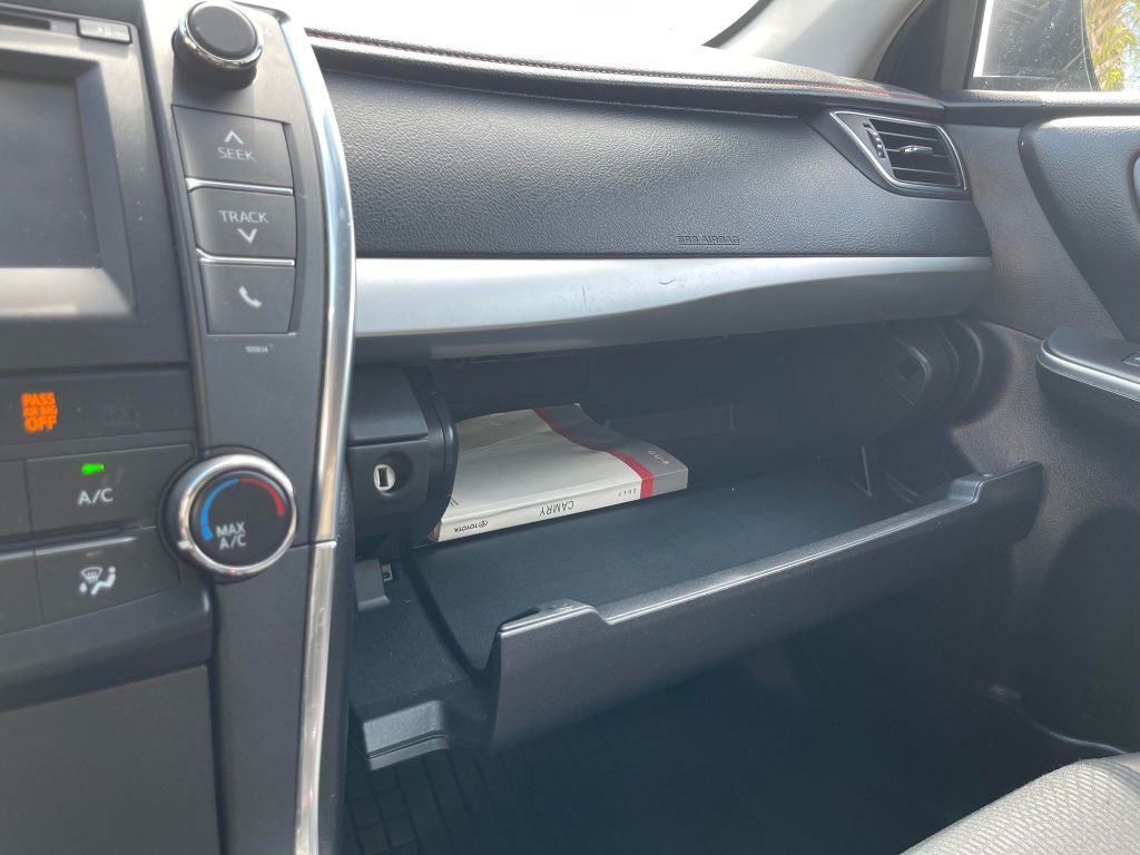 2017 Toyota Camry Image 26