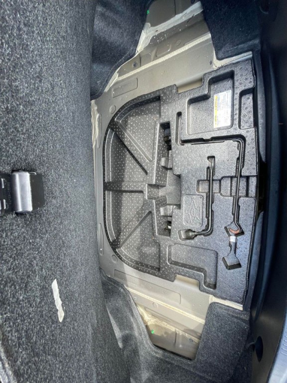 2017 Toyota Camry Image 31