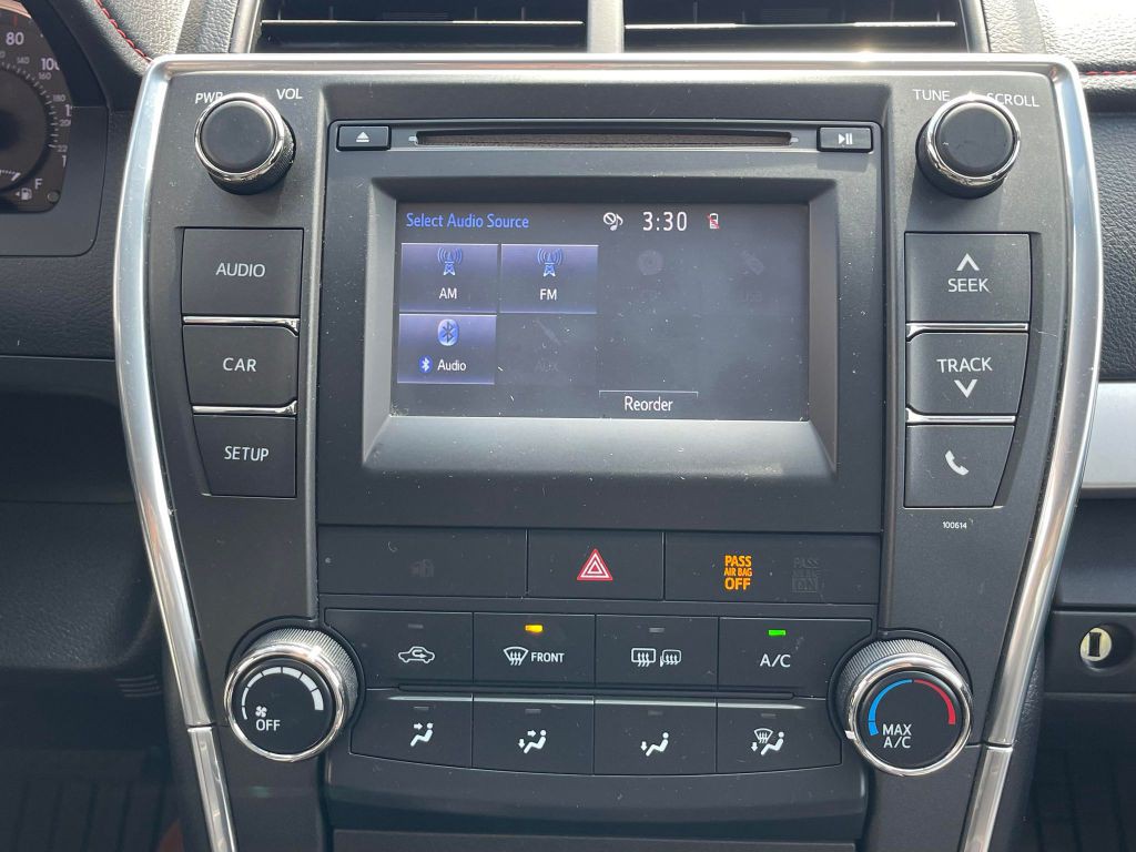 2017 Toyota Camry Image 33