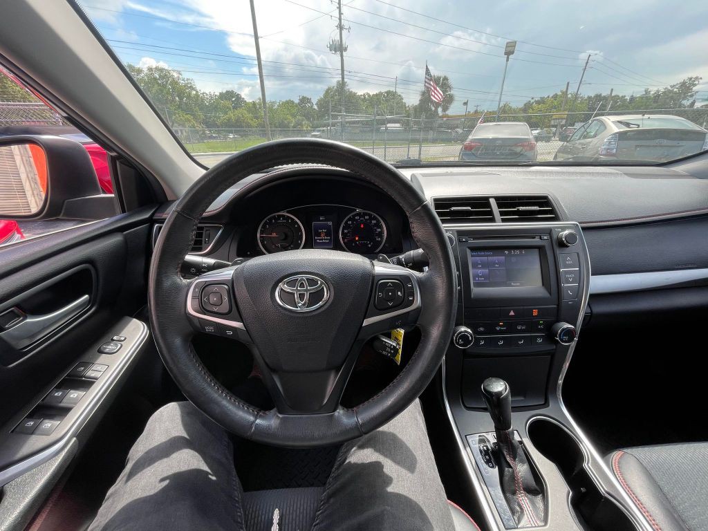 2017 Toyota Camry Image 34