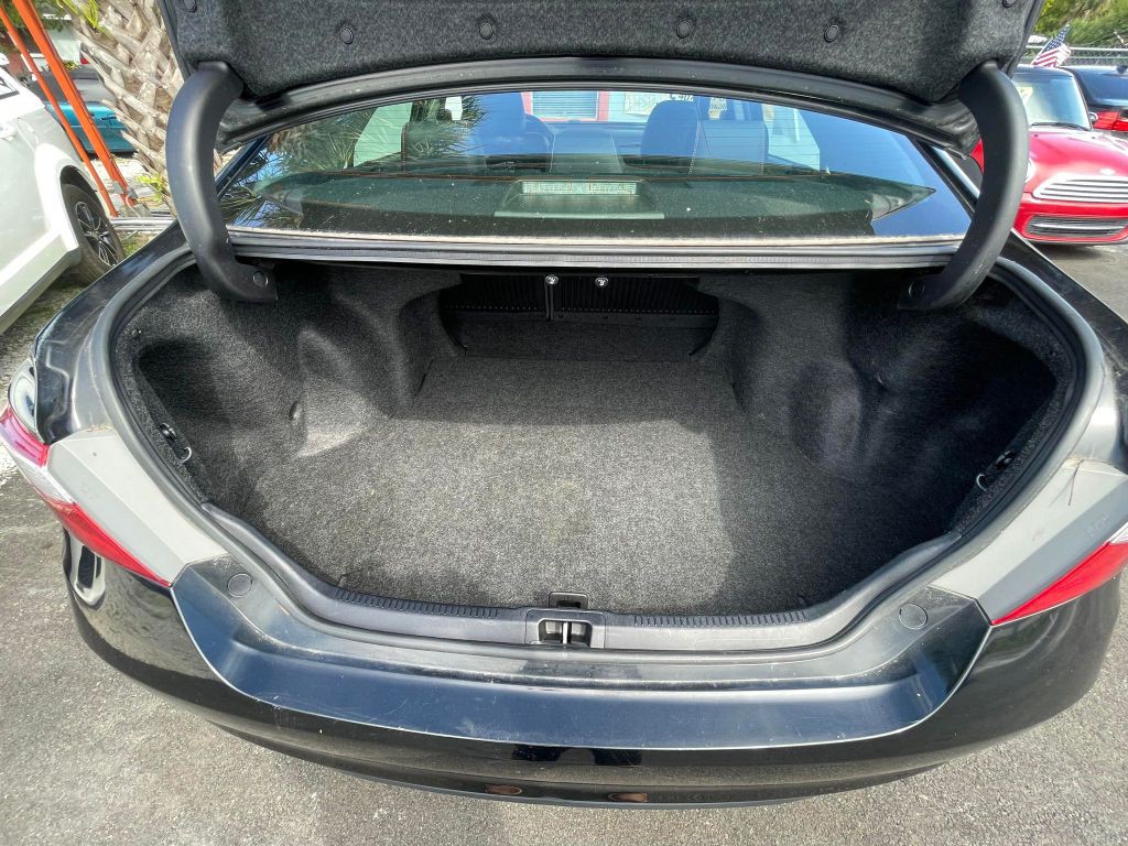 2017 Toyota Camry Image 38