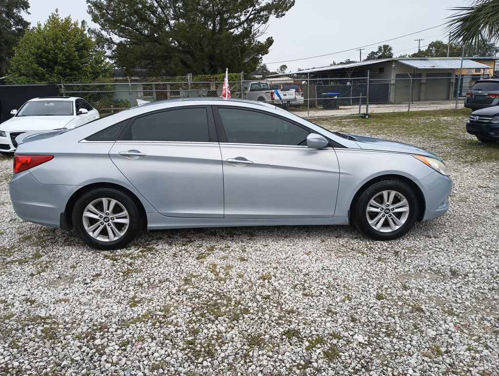 2013 Hyundai Sonata Image 2