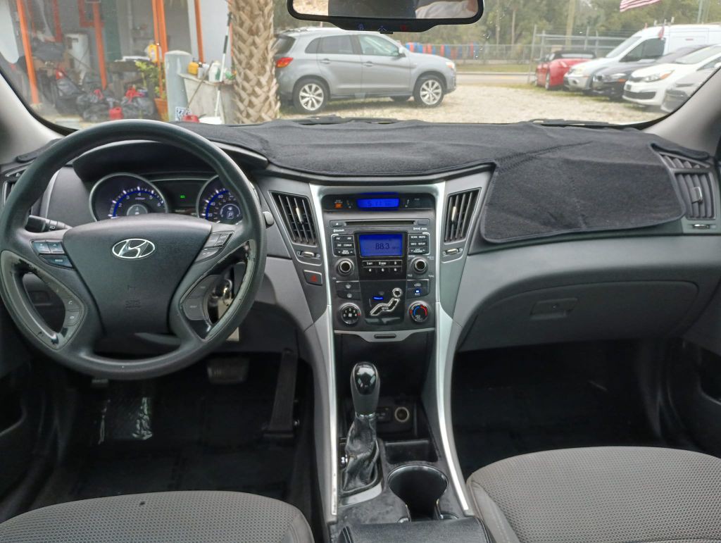 2013 Hyundai Sonata Image 9