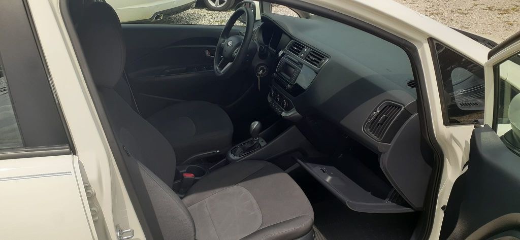 2017 Kia Rio Image 8