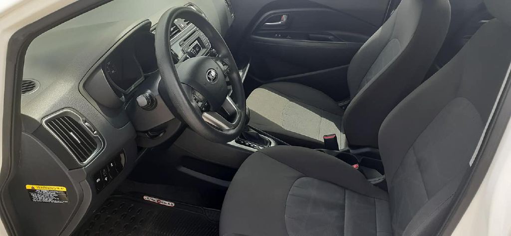 2017 Kia Rio Image 12