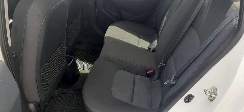 2017 Kia Rio Image 13