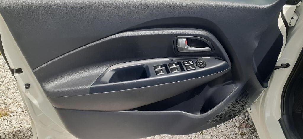 2017 Kia Rio Image 15