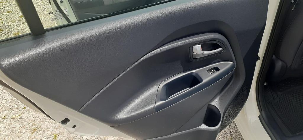 2017 Kia Rio Image 16