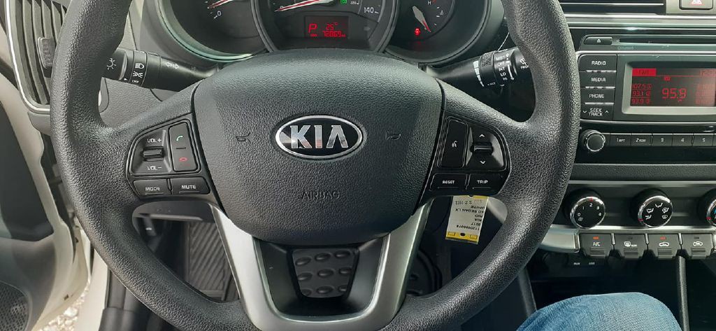 2017 Kia Rio Image 18
