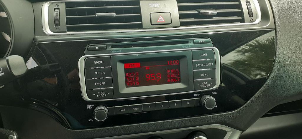 2017 Kia Rio Image 19