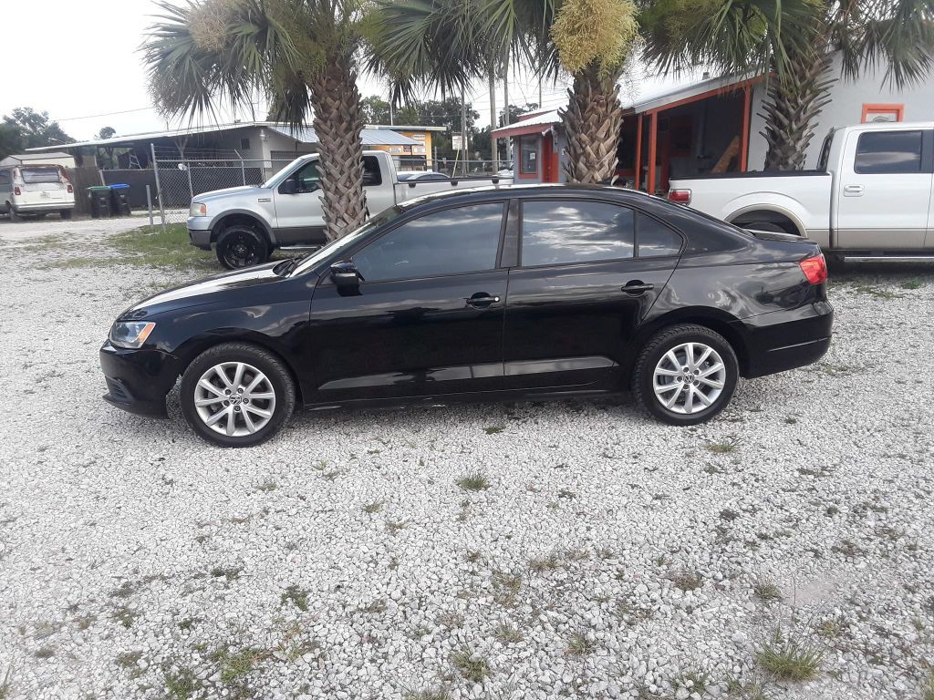 2011 Volkswagen Jetta Image 2