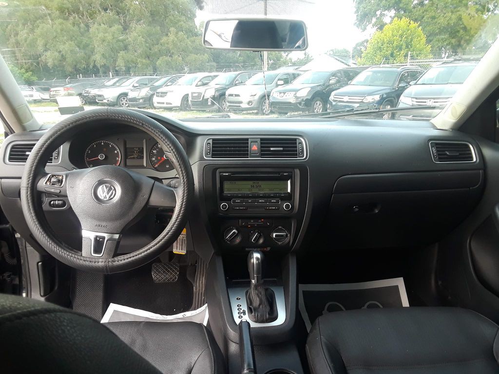 2011 Volkswagen Jetta Image 8