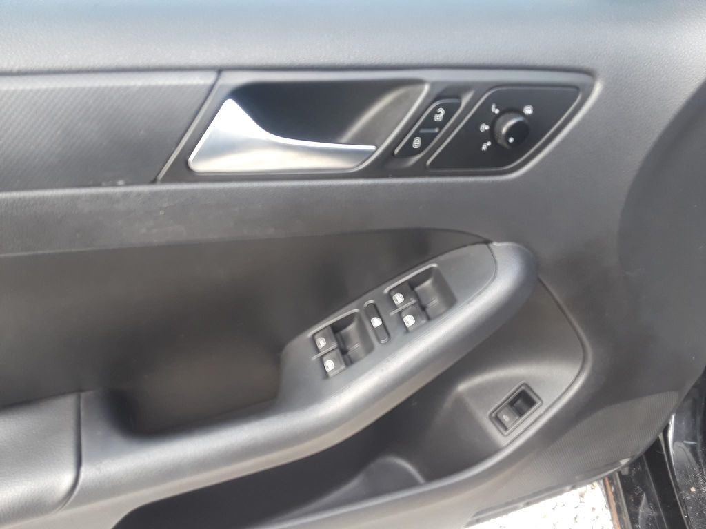 2011 Volkswagen Jetta Image 10