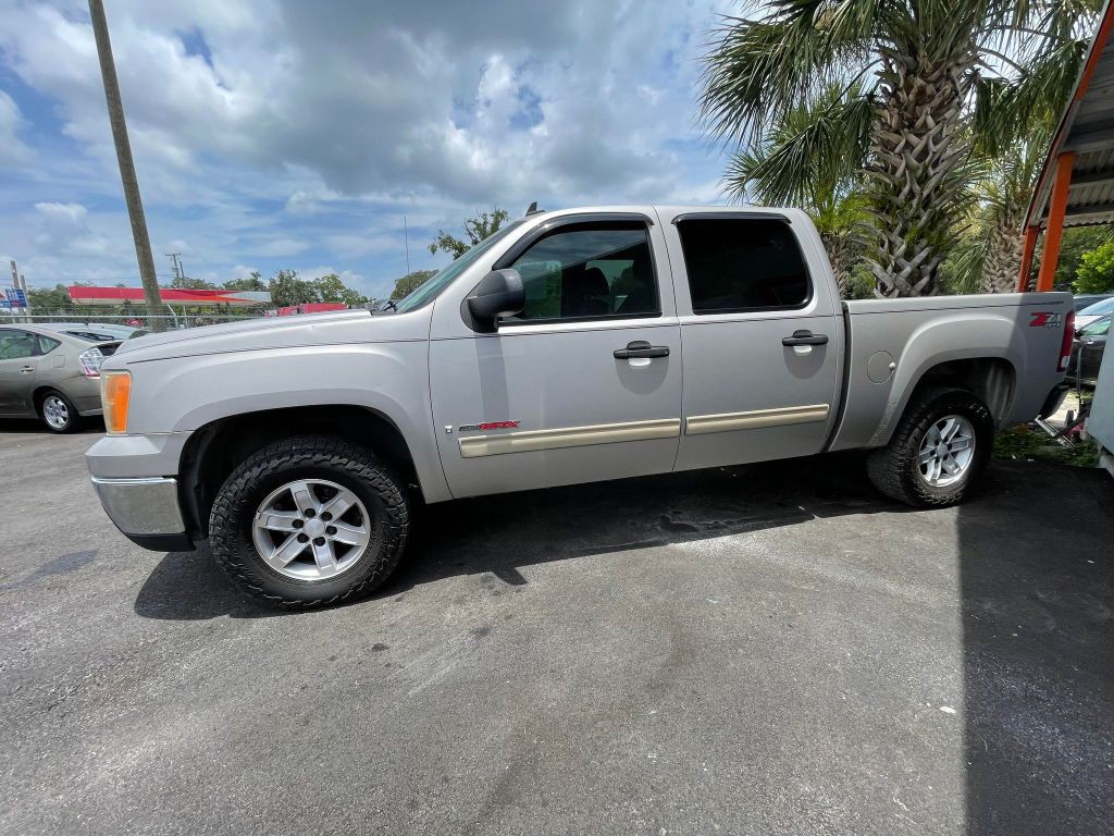 2007 GMC Sierra Image 3
