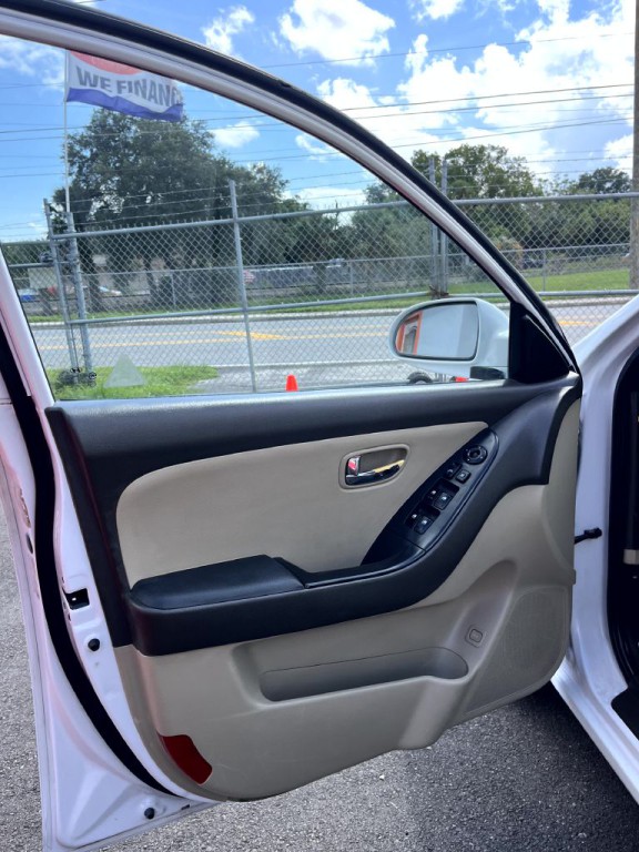 2010 Hyundai Elantra Image 8