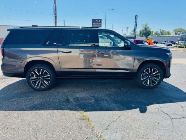2021 Cadillac Escalade Image 2