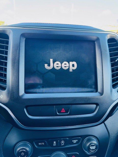 2020 Jeep Cherokee Image 11