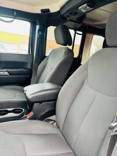 2017 Jeep Wrangler Unlimited Image 9