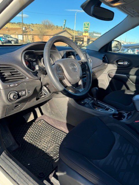 2019 Jeep Cherokee Image 11