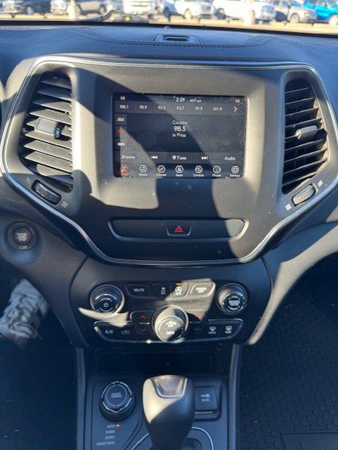 2019 Jeep Cherokee Image 15