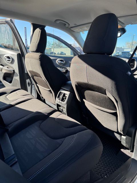 2019 Jeep Cherokee Image 16