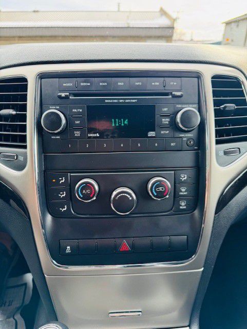 2012 Jeep Grand Cherokee Image 11