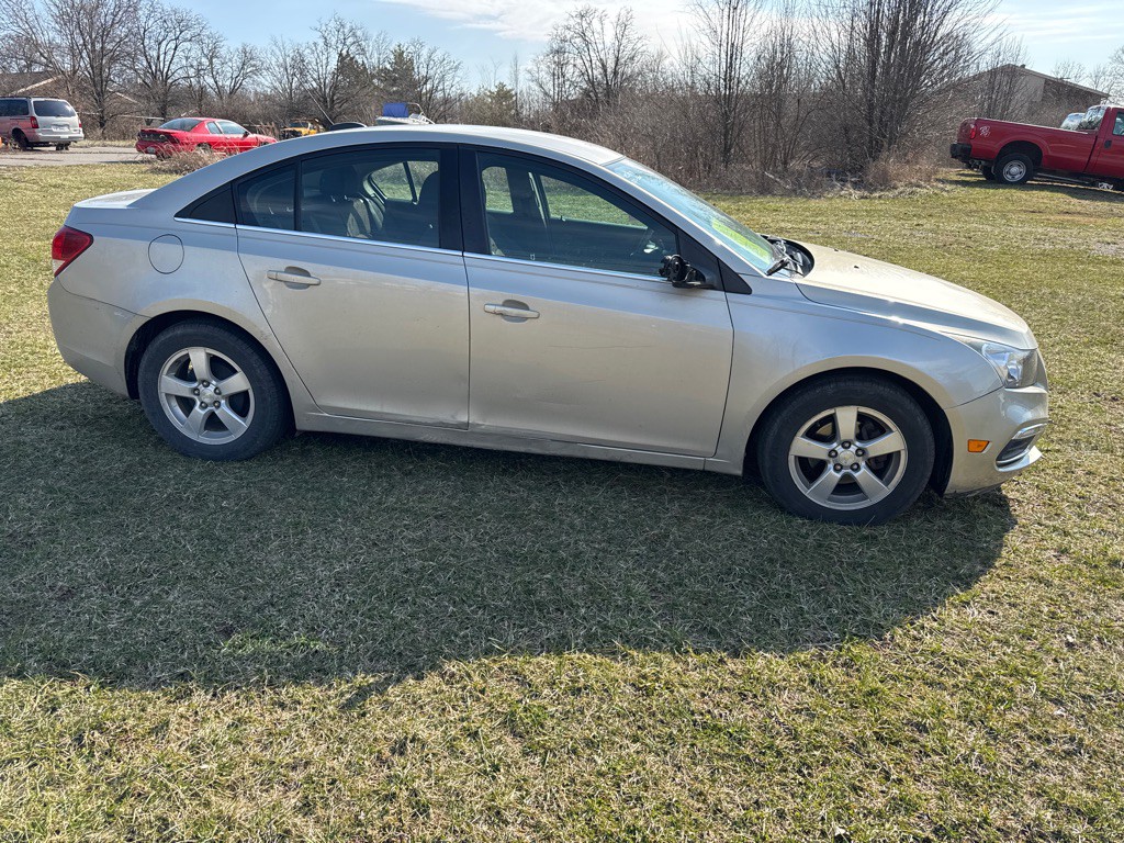 2016 Chevrolet Cruze Image 2