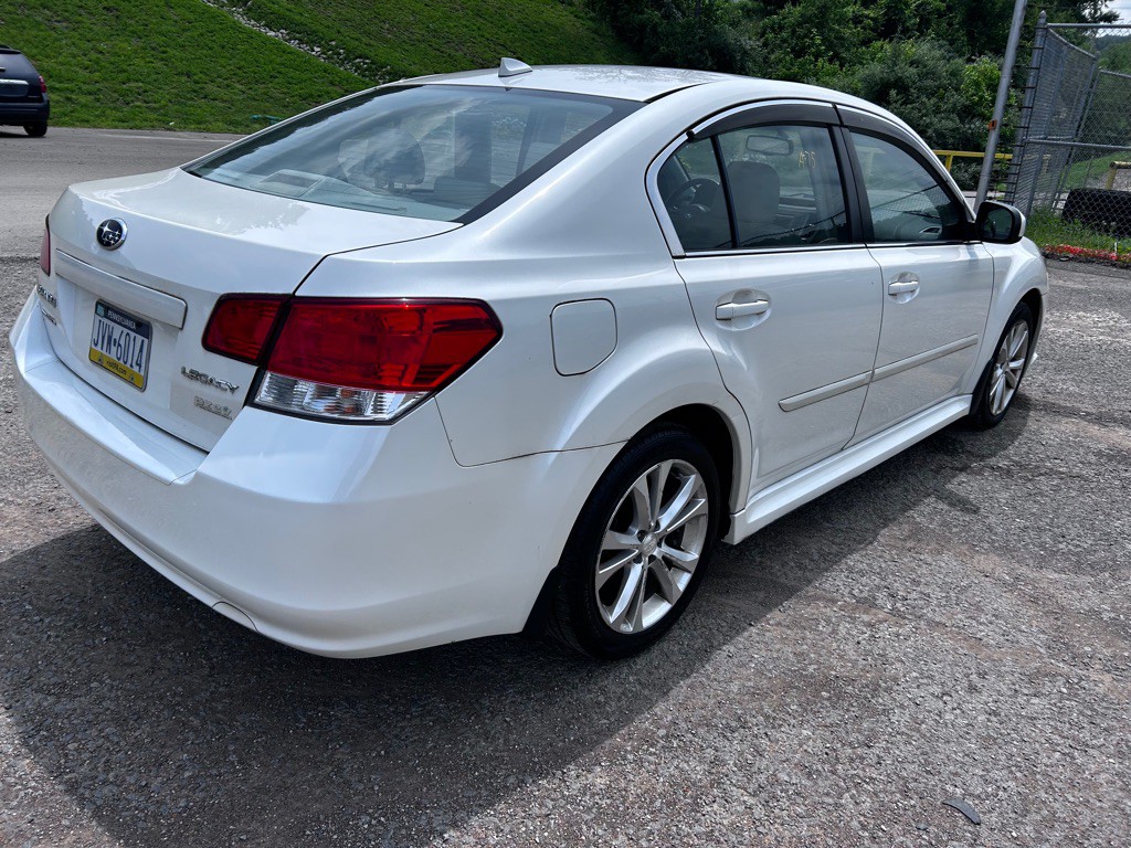 2013 Subaru Legacy Image 8