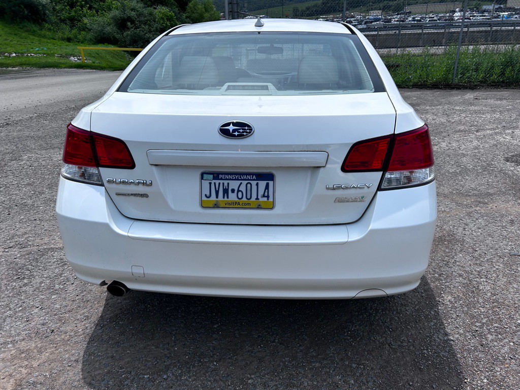 2013 Subaru Legacy Image 9