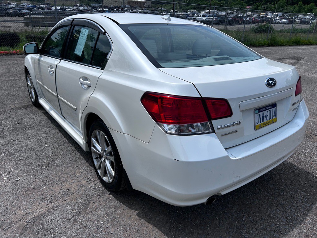 2013 Subaru Legacy Image 10