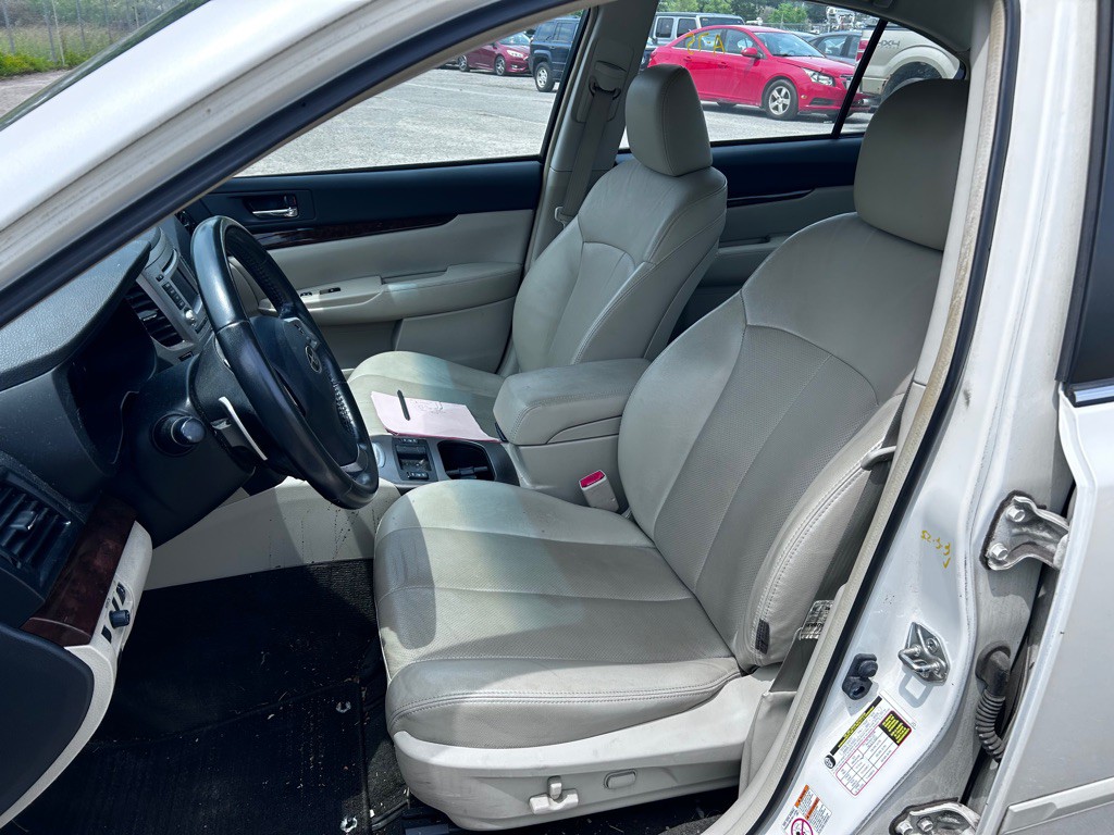 2013 Subaru Legacy Image 16
