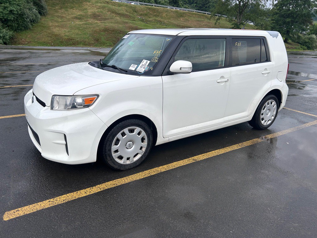 2012 Scion xB Image 2