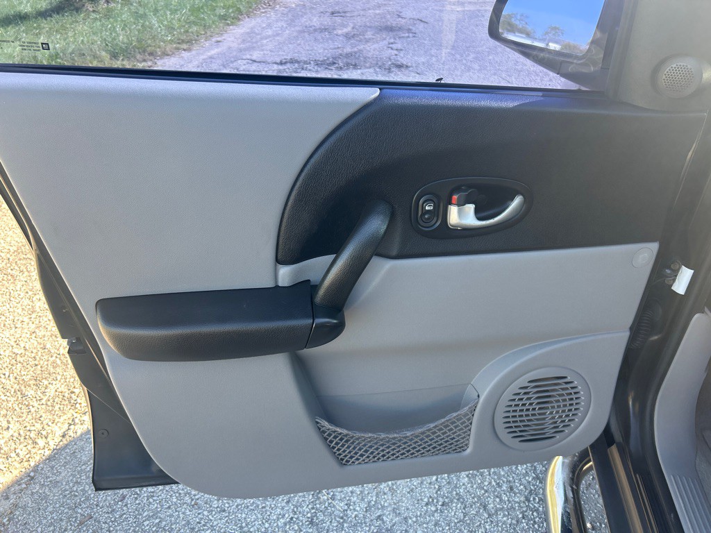 2005 Saturn Vue Image 7