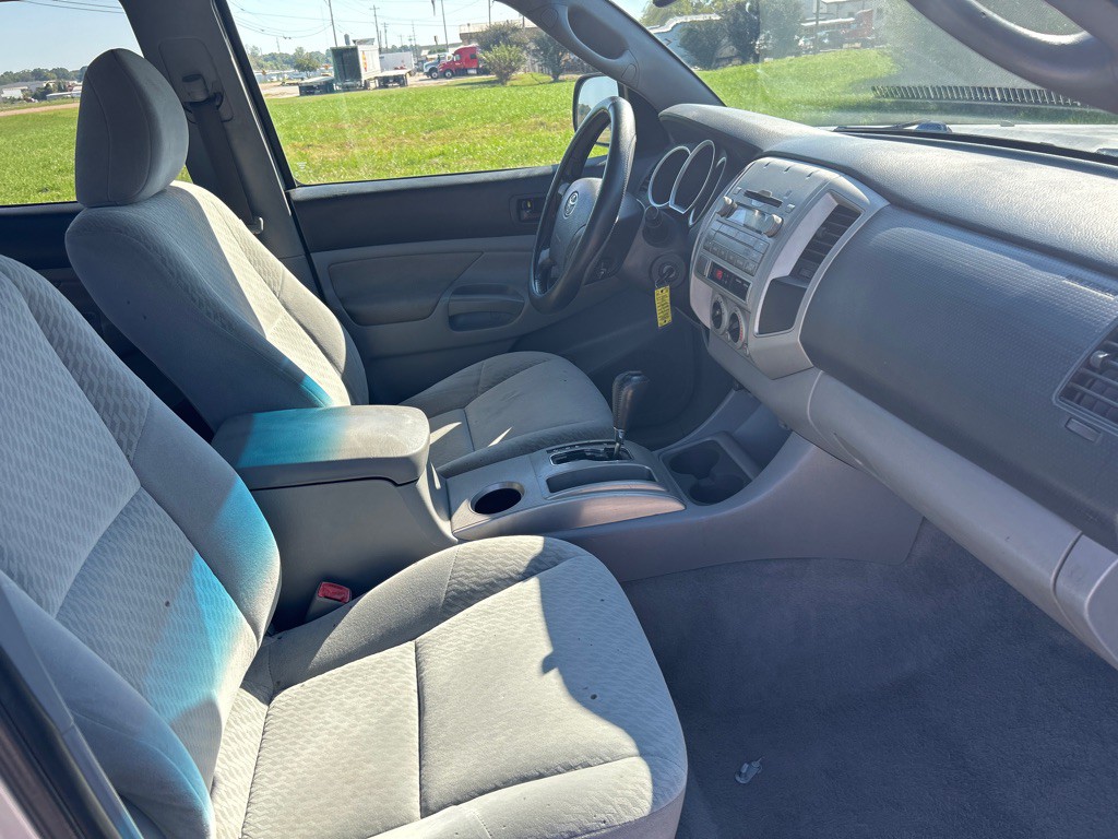 2011 Toyota Tacoma Image 17