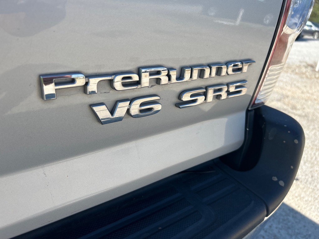 2011 Toyota Tacoma Image 24