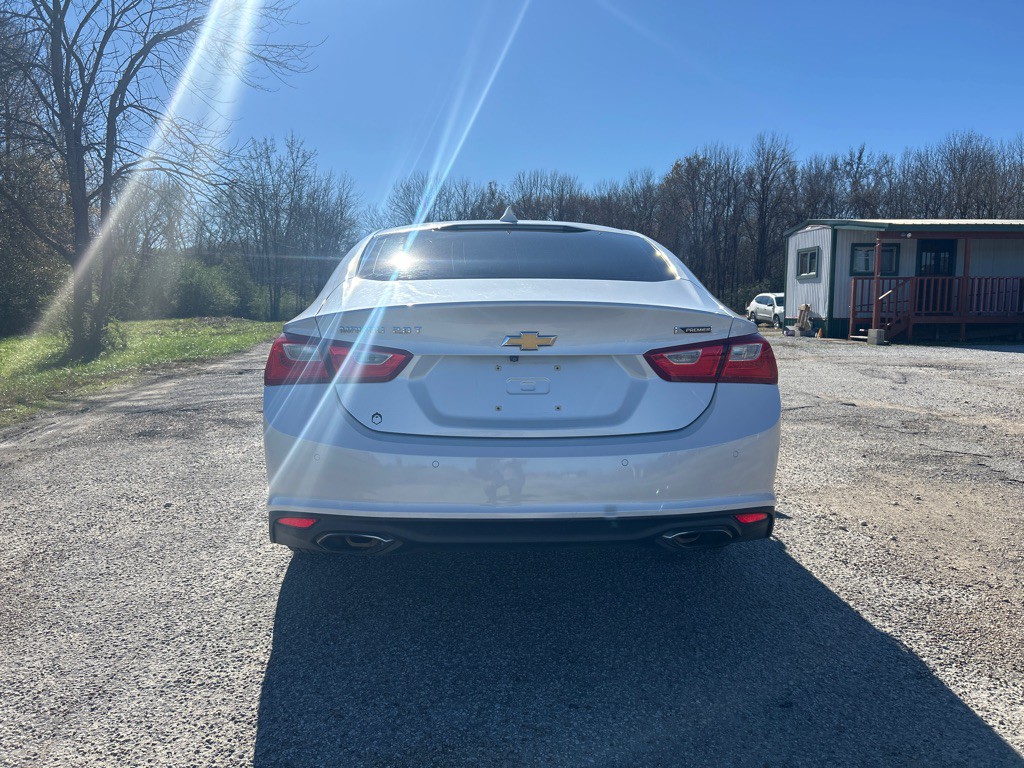 2016 Chevrolet Malibu Image 4