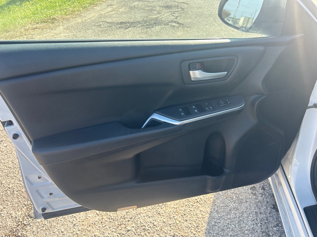 2015 Toyota Camry Image 7