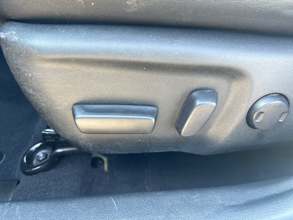 2015 Toyota Camry Image 16