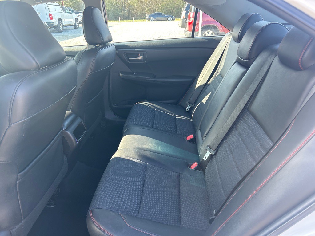 2015 Toyota Camry Image 17